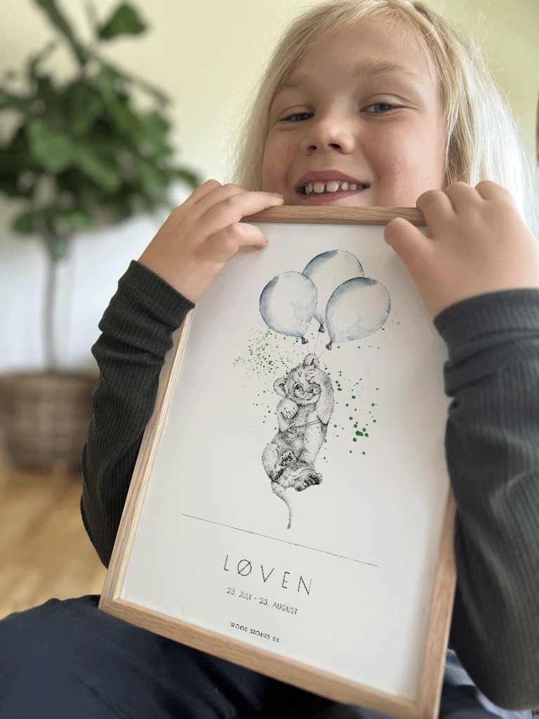 Barn holder stjernetegnsplakat Løven til børneværelse