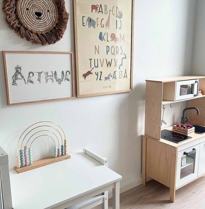 Navneplakat med dyr - Arthur illustration til børneværelse - WOOD STORIES DK